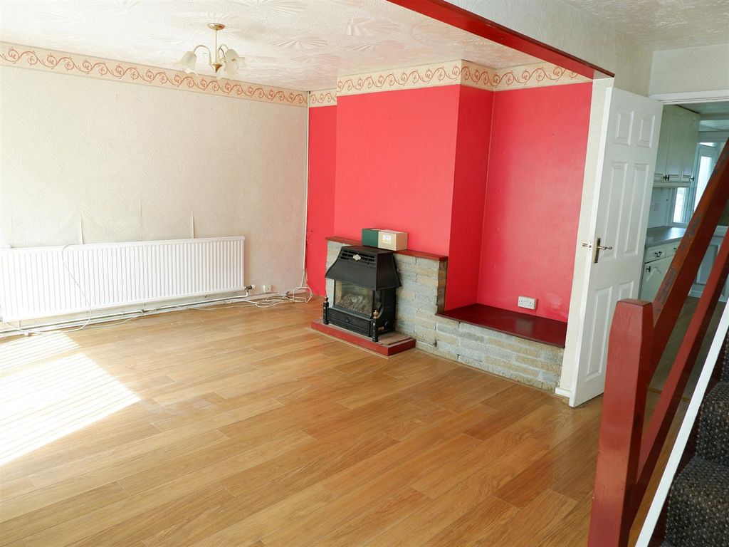 Property photo 3 of 11 Lounge.Jpg