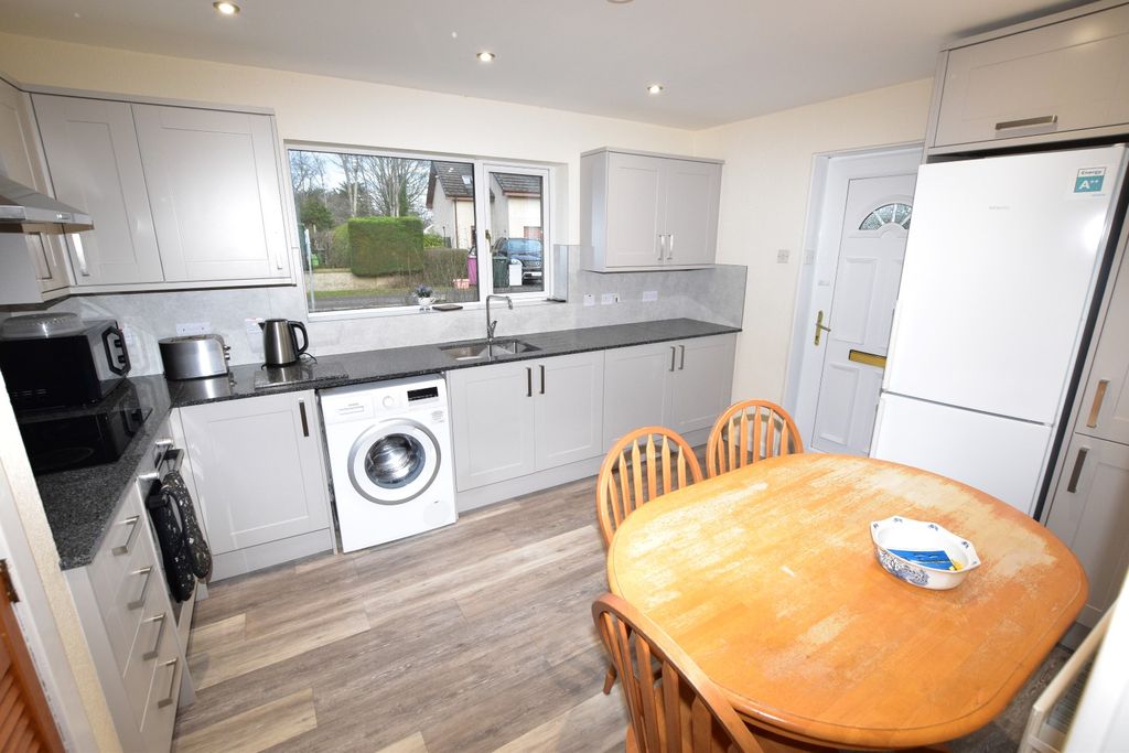 Property photo 2 of 33