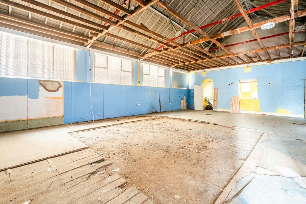 Property photo 3 of 13 Hackney Grove  Low Res 30.Jpg