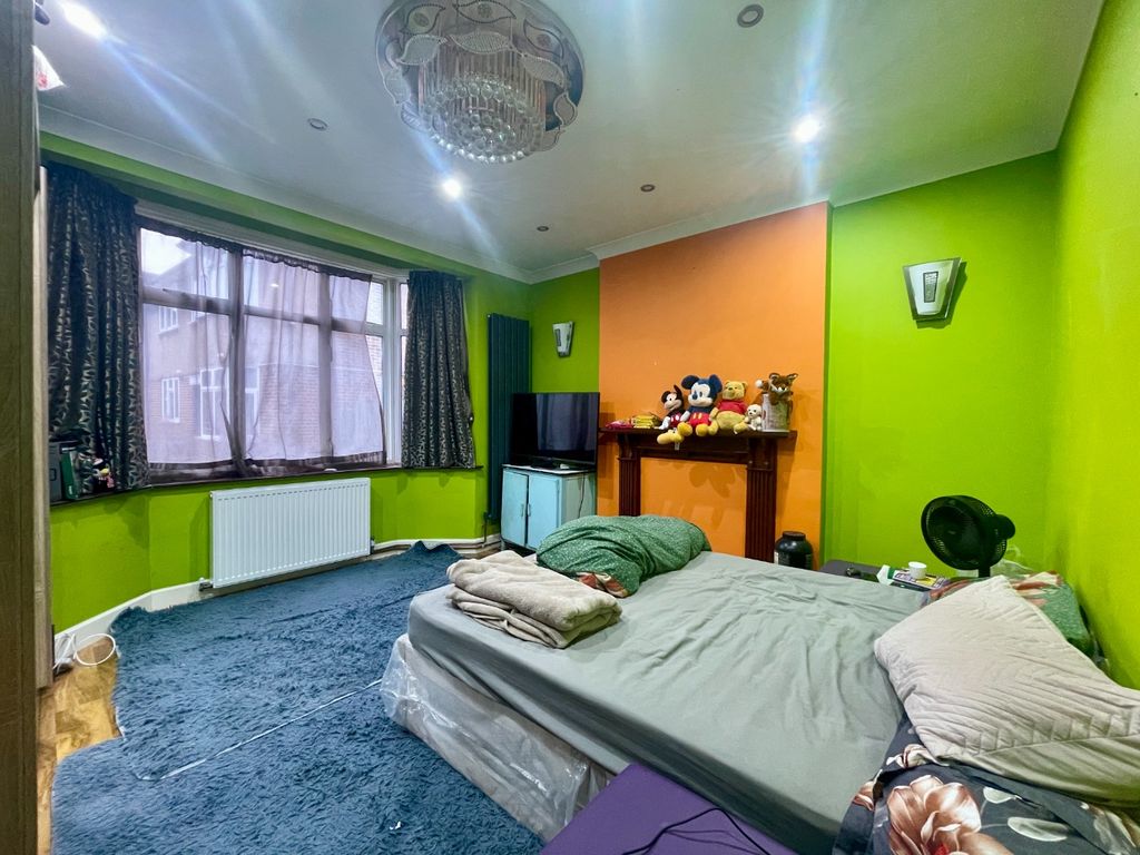 Property photo 3 of 8 4696074