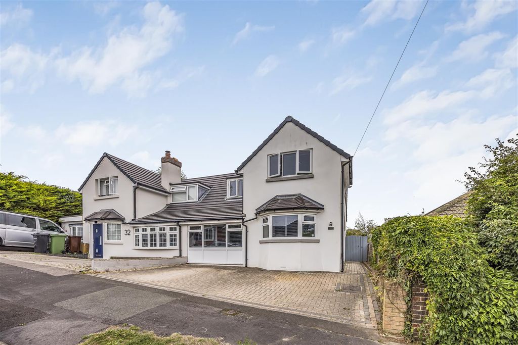 Property photo 1 of 30 30 Uplands Road, Drayton-Porticomarketing-Soldby-4