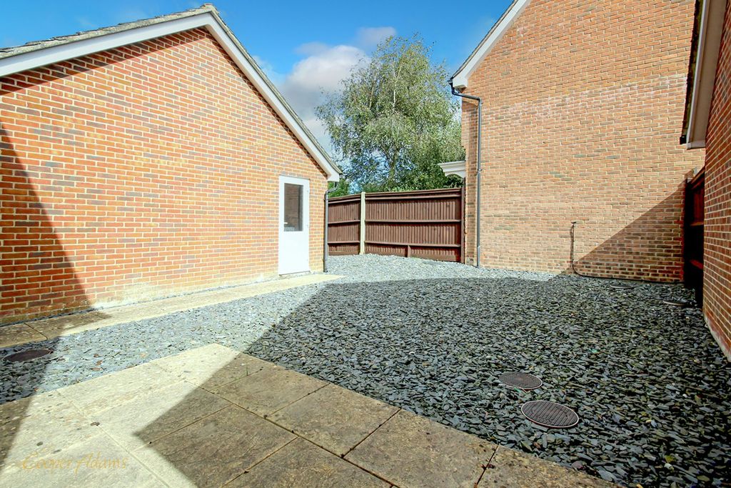 Property photo 3 of 13 Garden