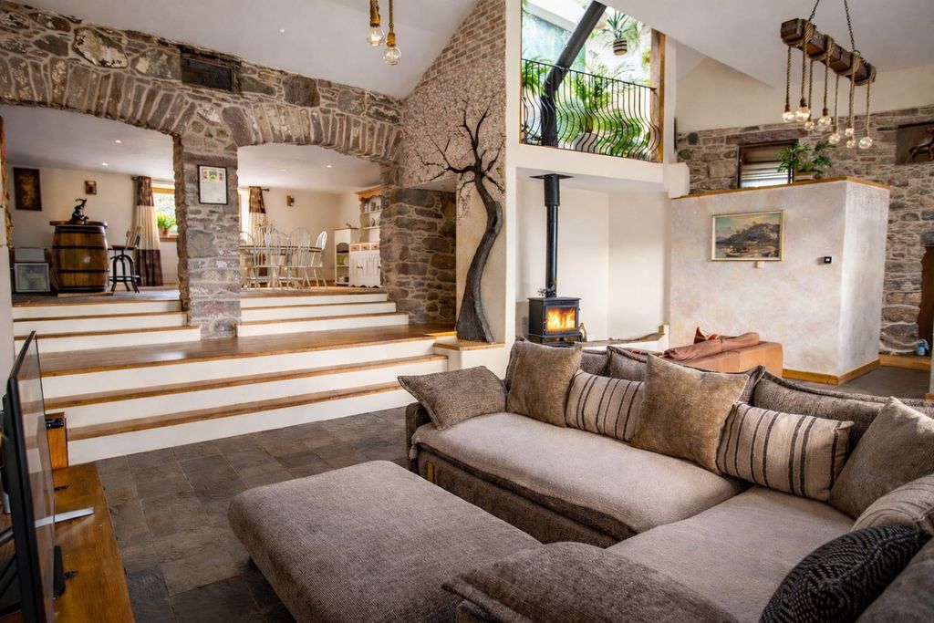 Property photo 1 of 27