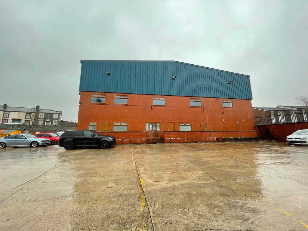 Property photo 3 of 12