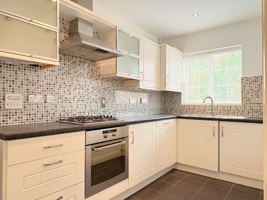 Property photo 2 of 16 4388626
