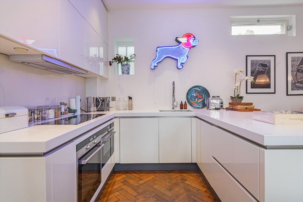 Property photo 3 of 16 Kitchen