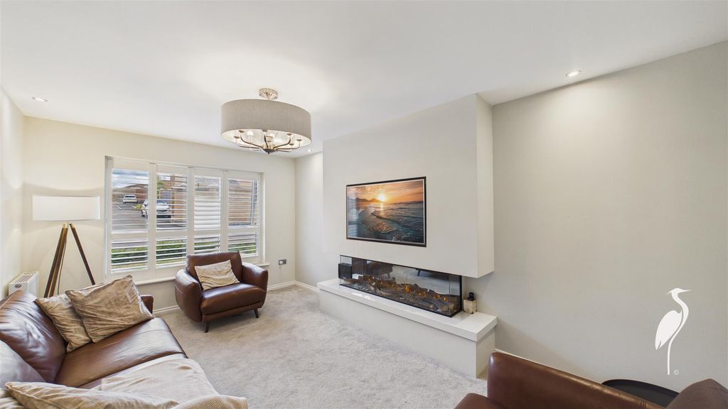 Property photo 2 of 35 Lounge