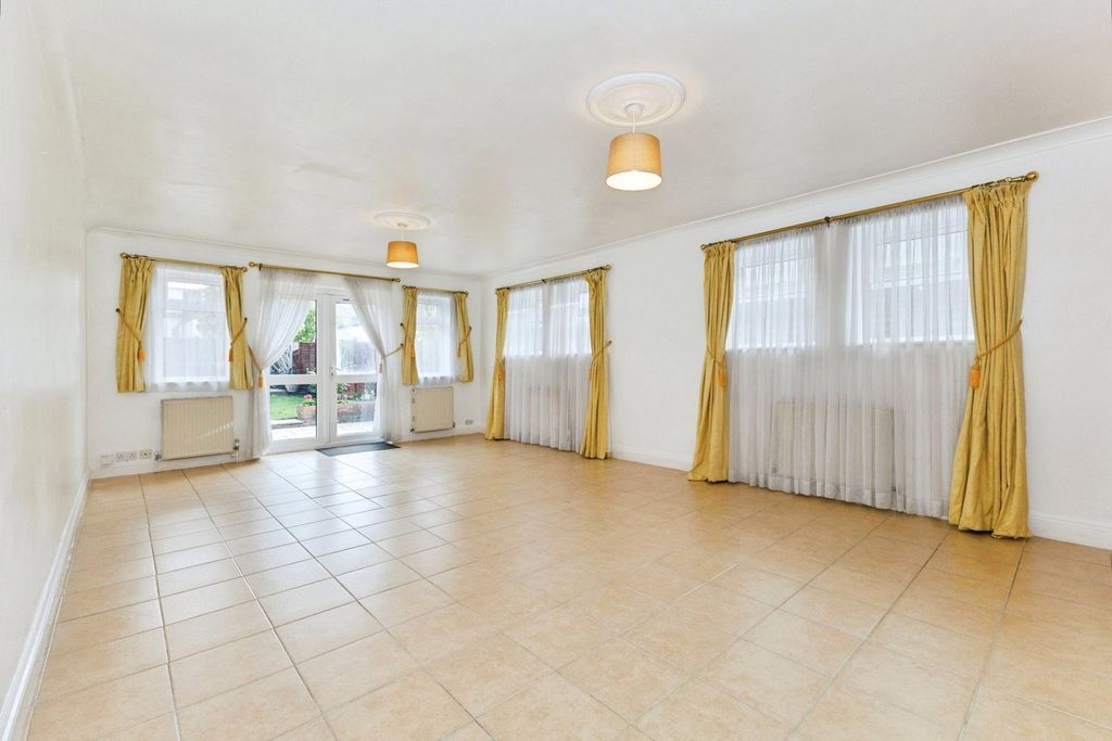 Property photo 2 of 19 Pbox-Img.Jpg