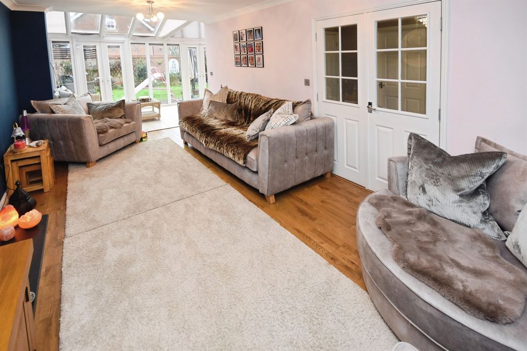 Property photo 2 of 28