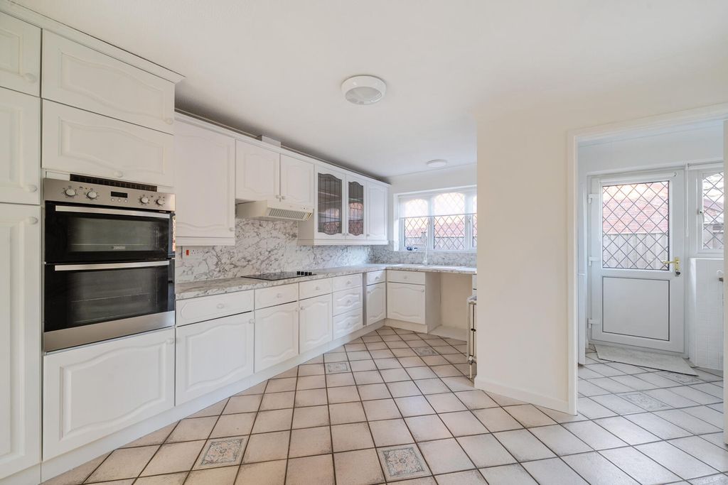 Property photo 2 of 23 Kitchen