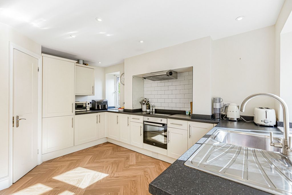 Property photo 3 of 29