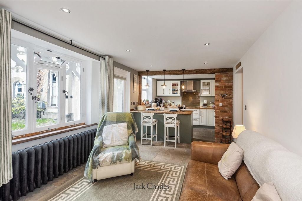 Property photo 2 of 18 3 The Castle, Tn11 0Eg 009.Jpg