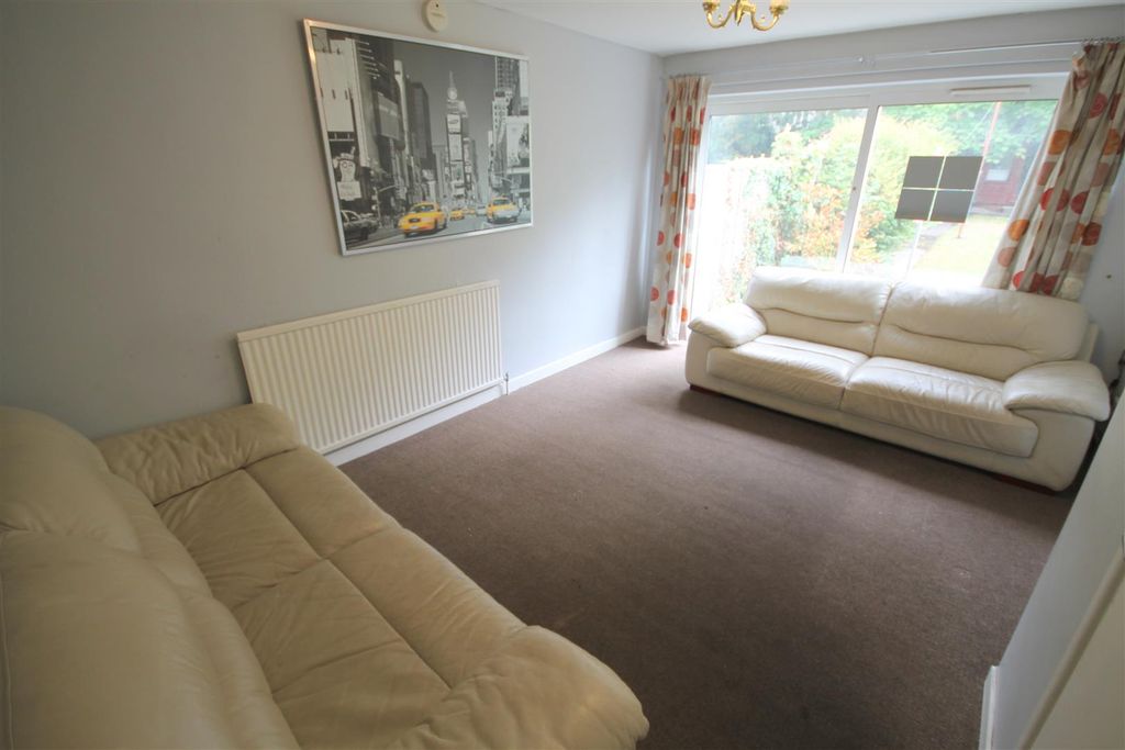 Property photo 2 of 18 Ndr Lounge.Jpg
