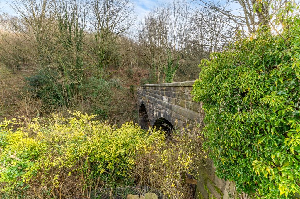 Property photo 3 of 45 Garden Backing On To Otley Chevin