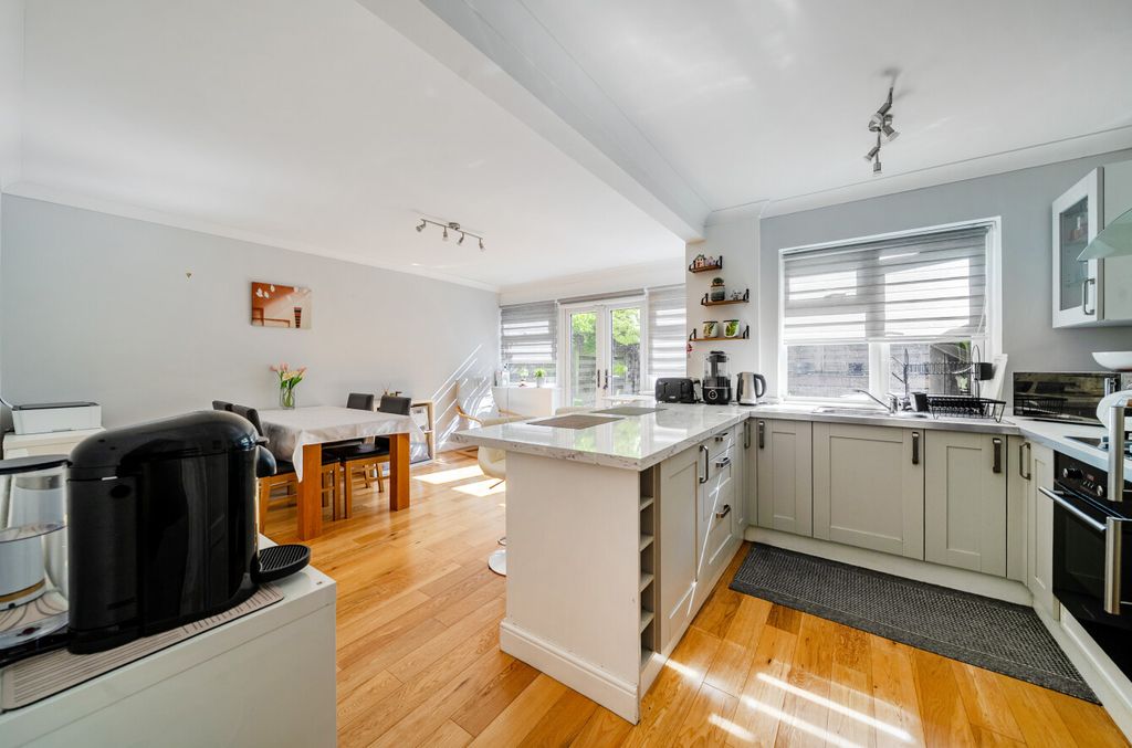 Property photo 3 of 29 1488869-22-6A4Fcb...