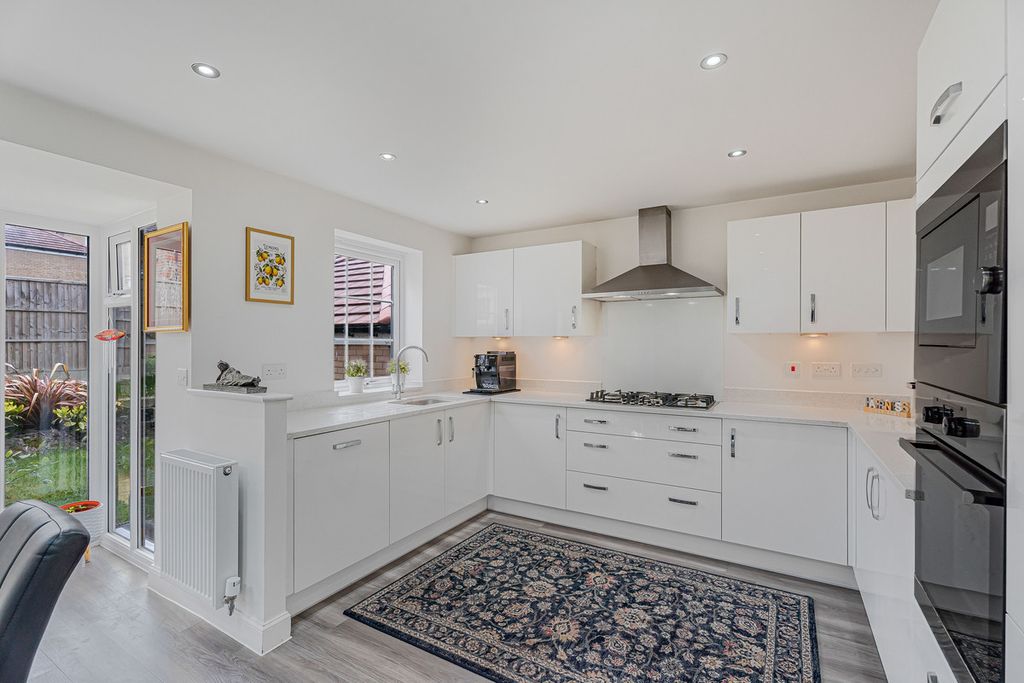 Property photo 2 of 25