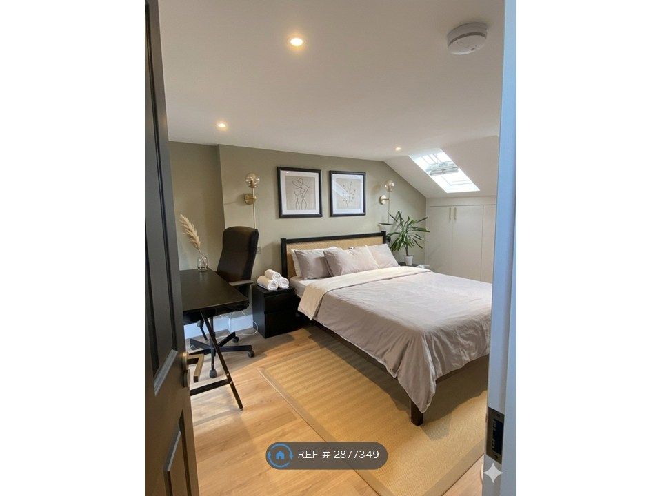 Property photo 3 of 16 Loft Bedroom