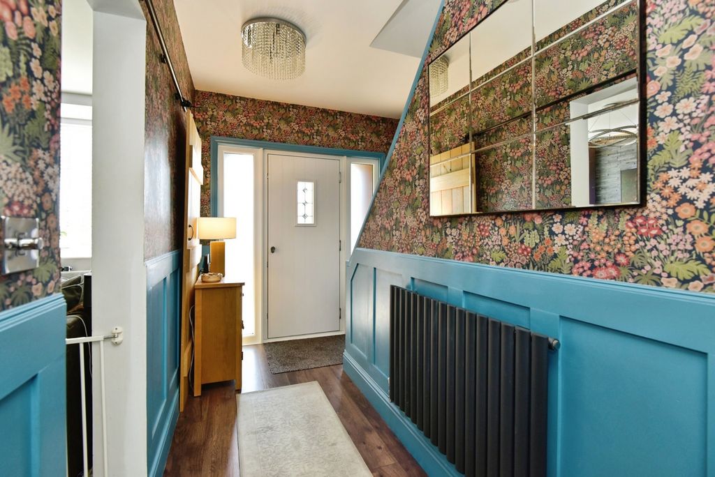 Property photo 3 of 19 Pbox-Img.Jpg