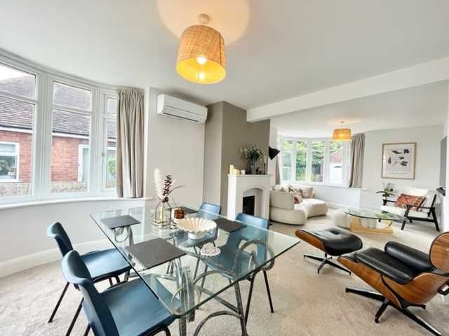 Property photo 2 of 32 Lounge