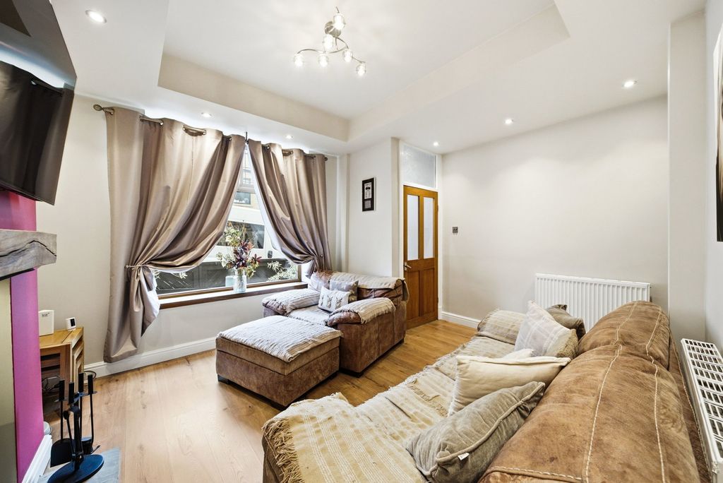 Property photo 2 of 31