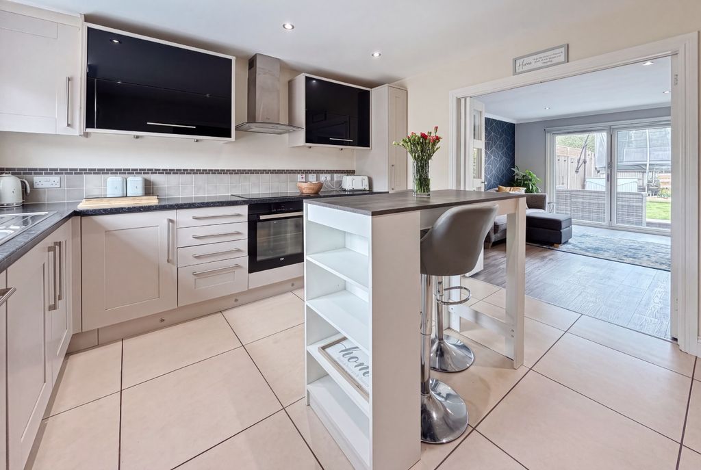 Property photo 3 of 30 5365393