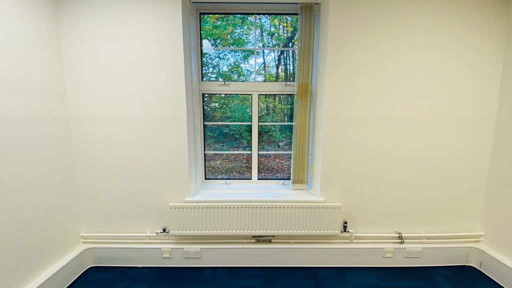 Property photo 2 of 5 30-4 Small Office To Let