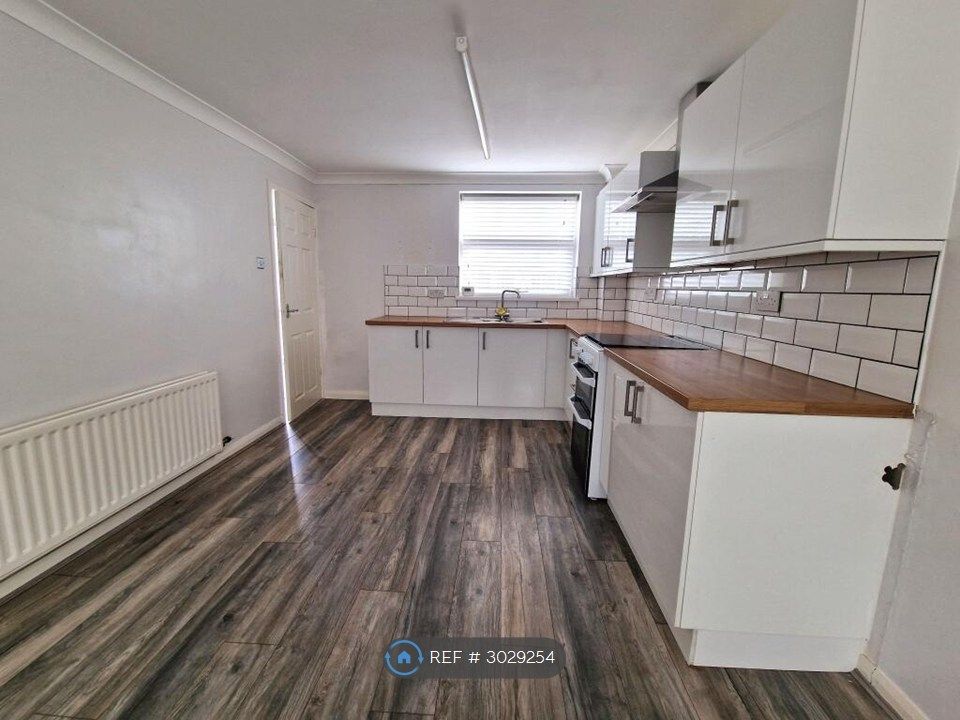 Property photo 2 of 14 Kitchen 1