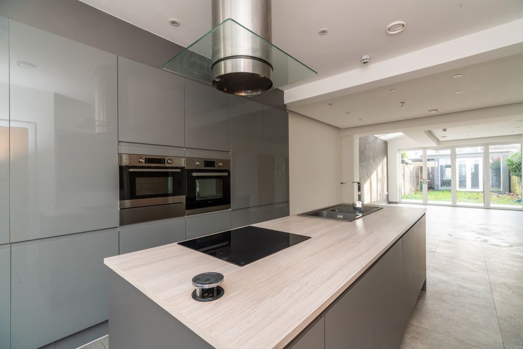 Property photo 2 of 22