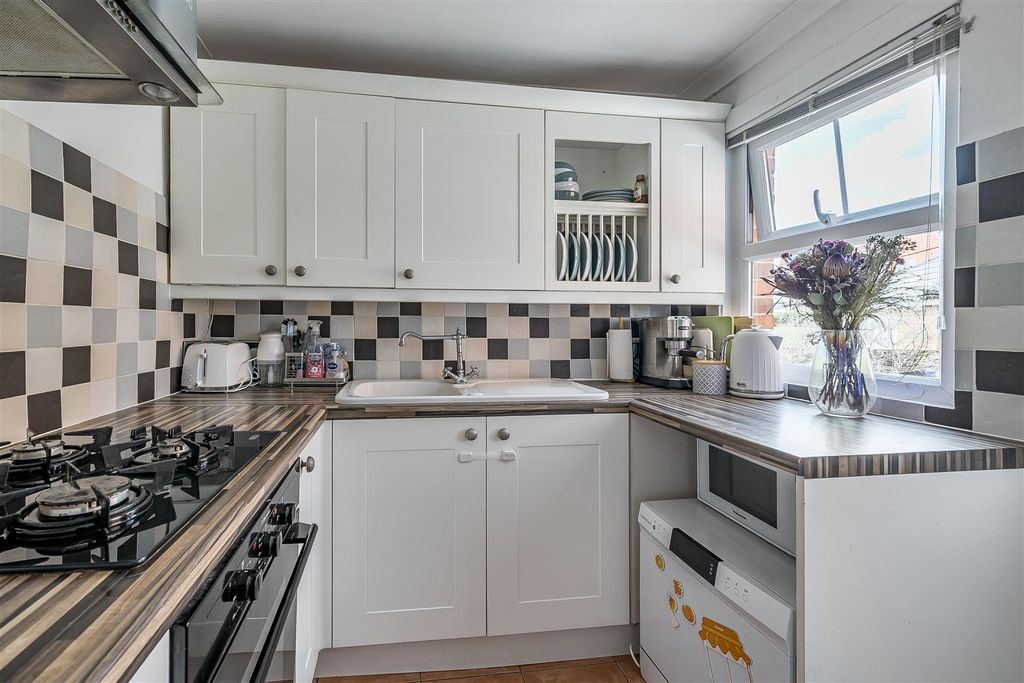 Property photo 3 of 16 1341212-8-68Adc860093c6.Jpg