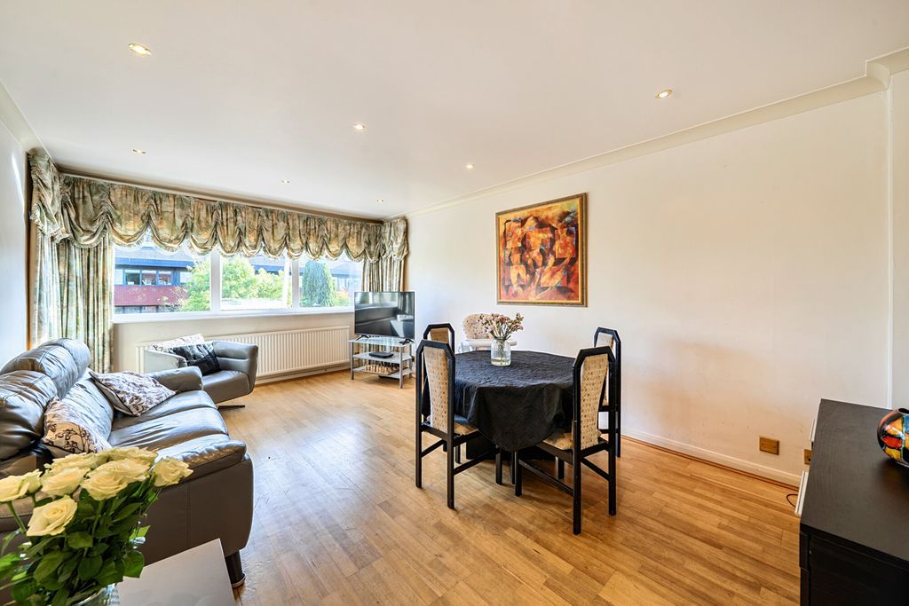 Property photo 2 of 16 1535496-63-6Ada1c...