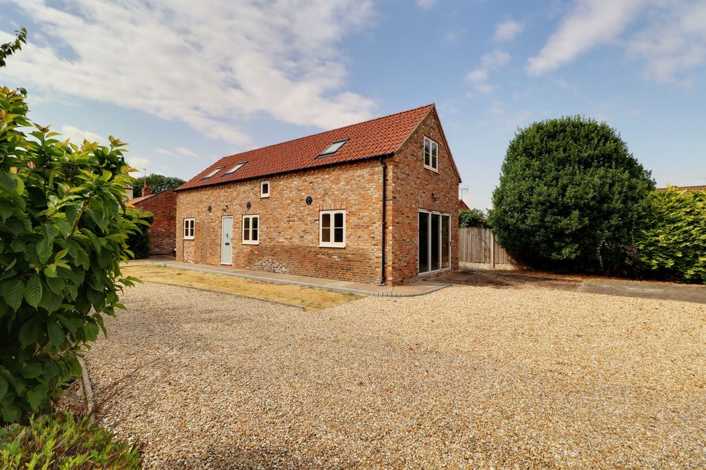 Property photo 2 of 36