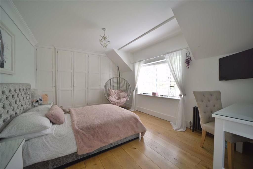 Property photo 1 of 2