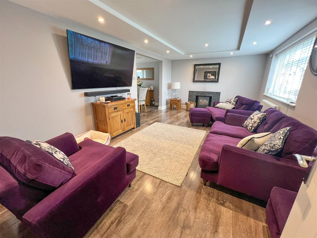 Property photo 3 of 27