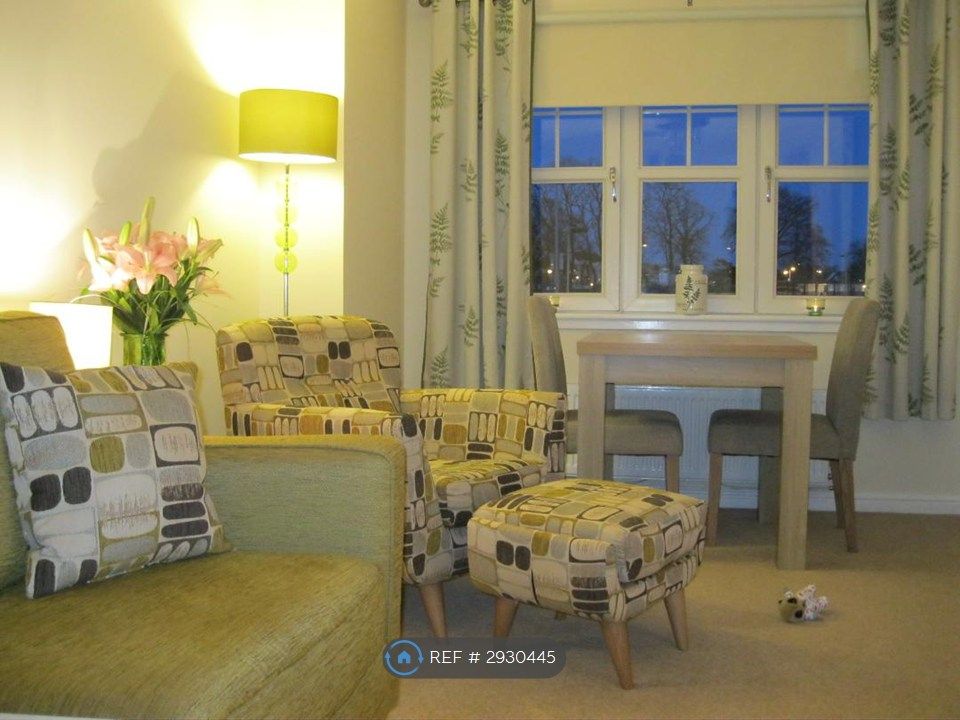 Property photo 1 of 13 Livingroom