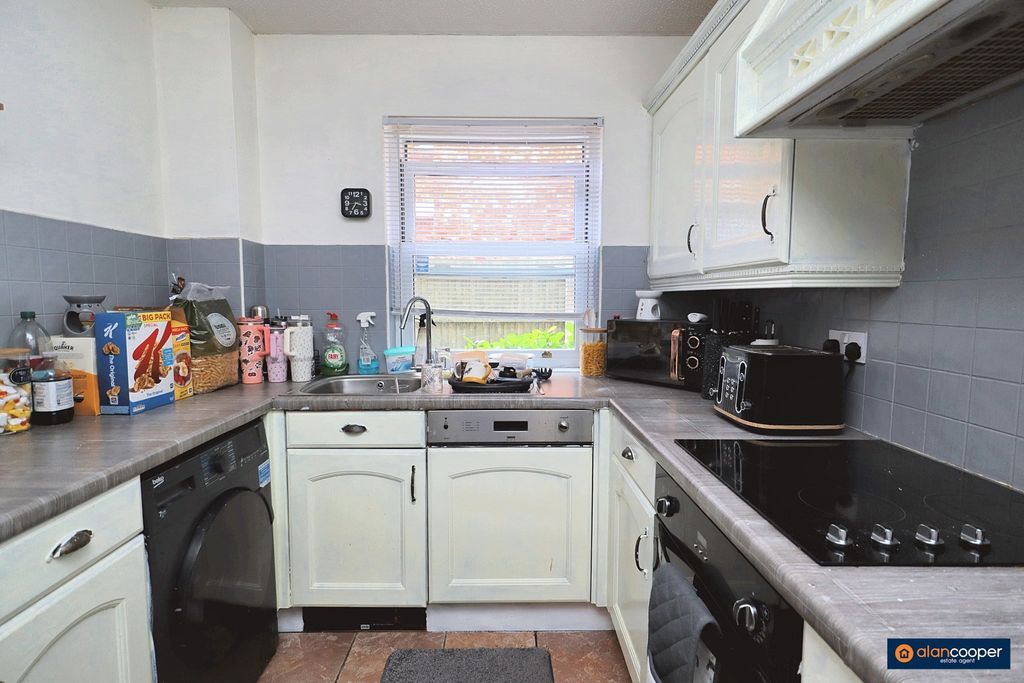 Property photo 2 of 15 4362142