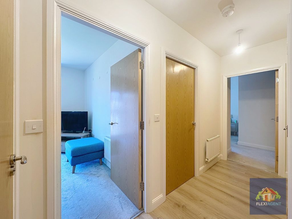 Property photo 3 of 17 4377943