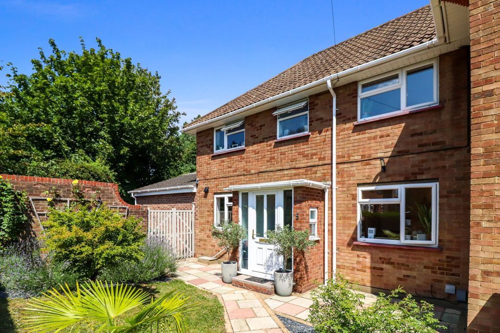 Property photo 1 of 32