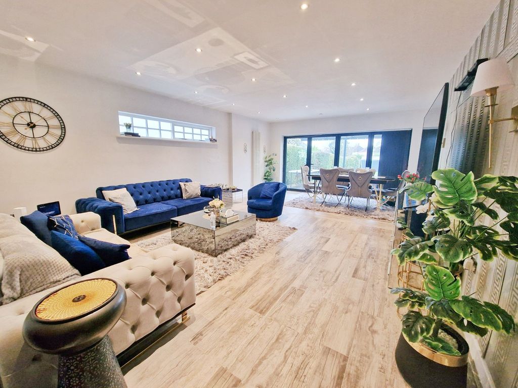 Property photo 2 of 28