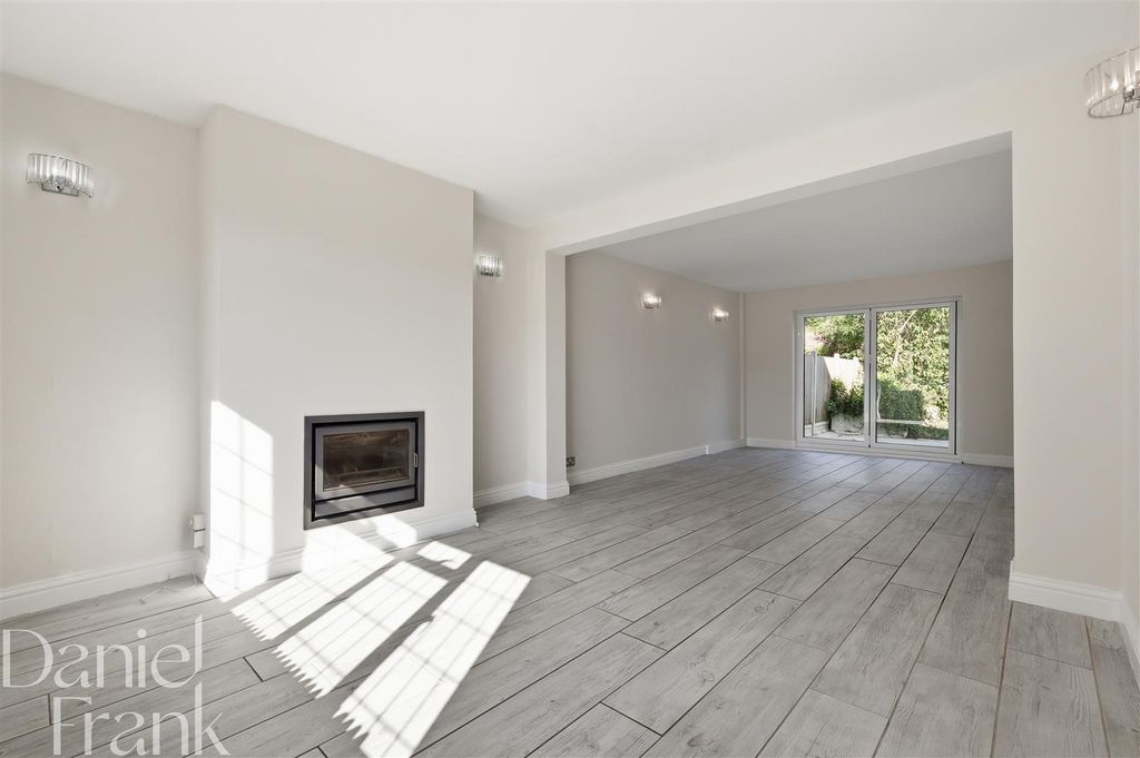 Property photo 2 of 30