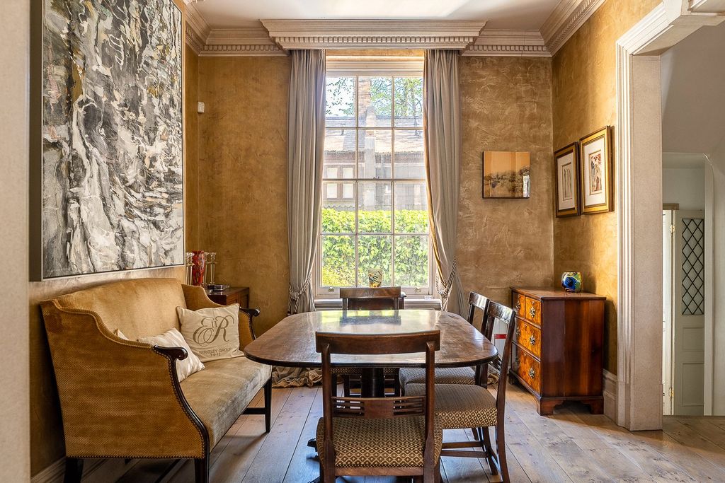 Property photo 3 of 10 Dining Area