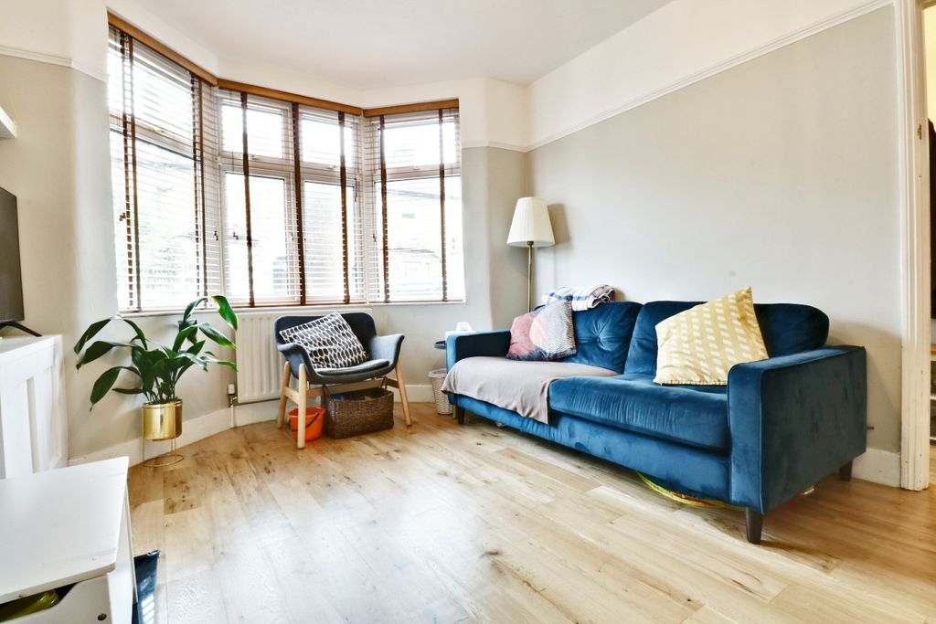 Property photo 2 of 11 3615411