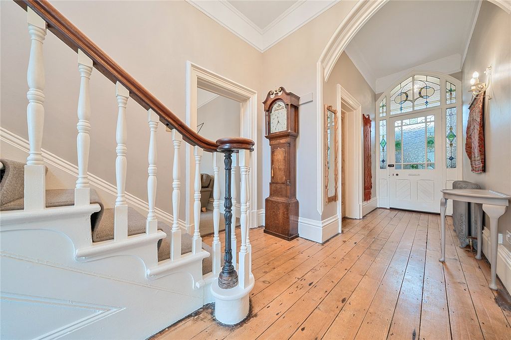 Property photo 3 of 32 Entrance Hall