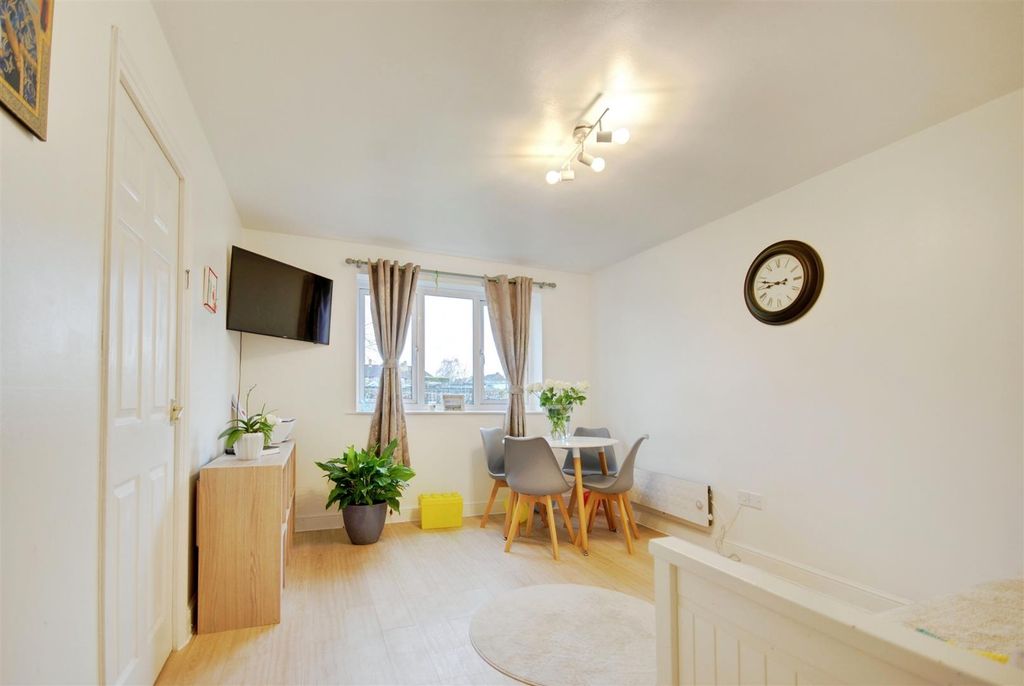 Property photo 2 of 7 28066973-Dsc_0016-Dsc_0018.Jpg