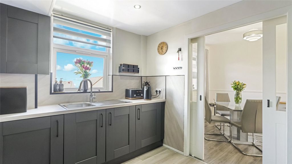 Property photo 3 of 21 Kitchen