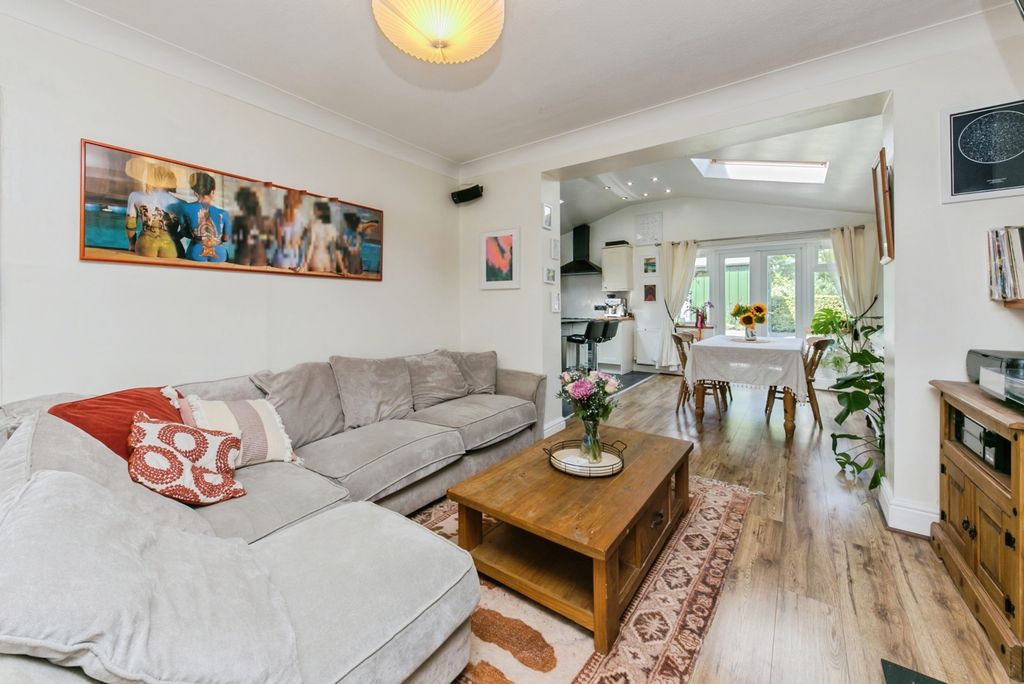 Property photo 3 of 20 Pbox-Img.Jpg