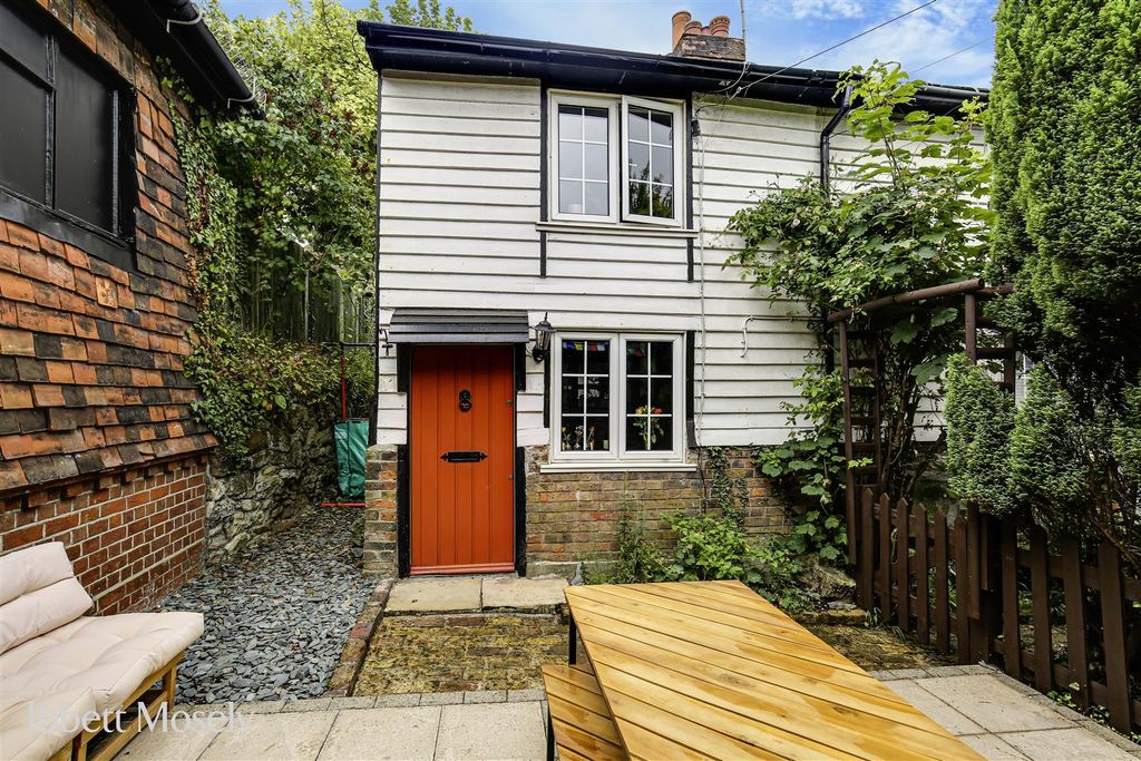 Property photo 1 of 9 1.  37 High Street, Westerham, Tn16 1Re - 13 Photo
