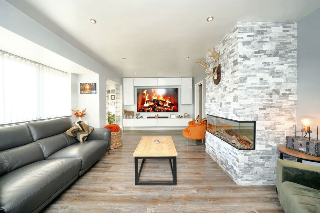 Property photo 2 of 37