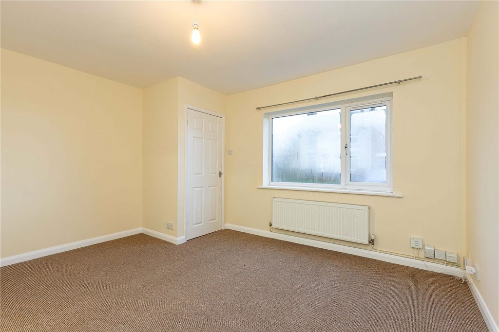 Property photo 3 of 11 Living Room