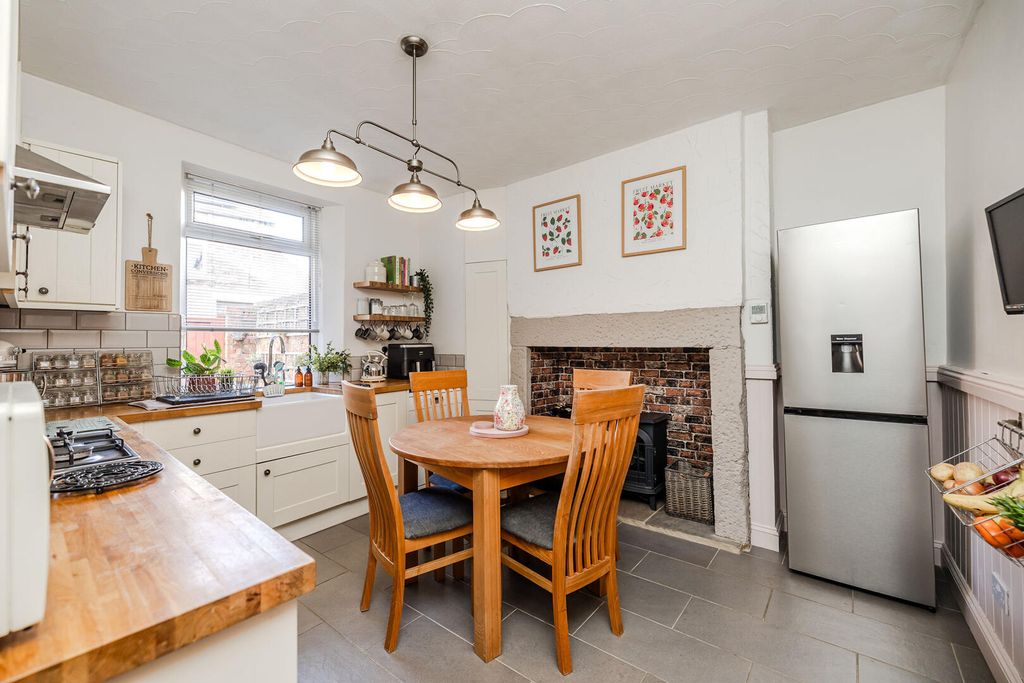 Property photo 3 of 22 Kitchen