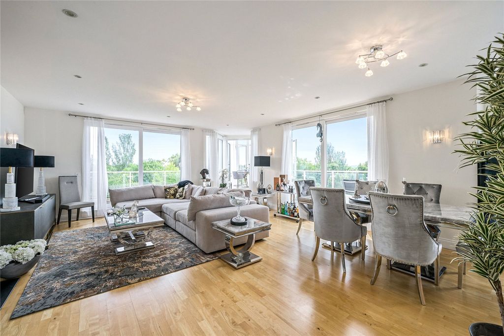 Property photo 2 of 14 Picture No. 24